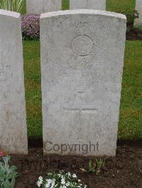 Etaples Military Cemetery - Fox, C E