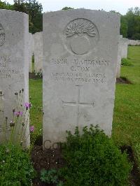 Etaples Military Cemetery - Fox, G