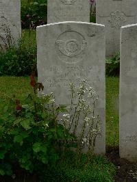Etaples Military Cemetery - Fox, John Henry