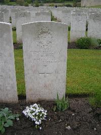 Etaples Military Cemetery - Fox, James Henry