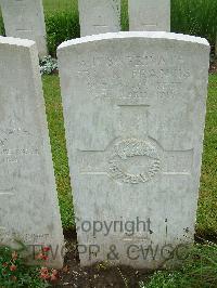 Etaples Military Cemetery - Francis, Frank