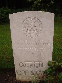 Etaples Military Cemetery - Fraser, Malcolm