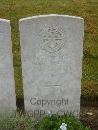 Etaples Military Cemetery - Freeborn, George Ernest