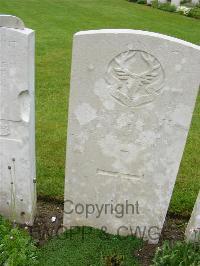Etaples Military Cemetery - Freeland, R