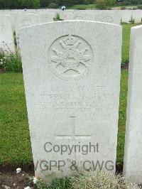 Etaples Military Cemetery - Frettingham, Arthur Percy