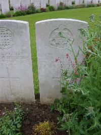 Etaples Military Cemetery - Friend, E
