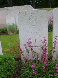 Etaples Military Cemetery - Fry, W B