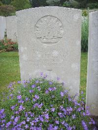 Etaples Military Cemetery - Furlong, Frank John