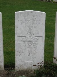 Etaples Military Cemetery - Gage, R D
