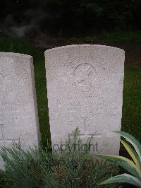 Etaples Military Cemetery - Galanxana, Nuko