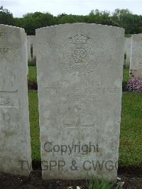 Etaples Military Cemetery - Gale, Cecil James Best