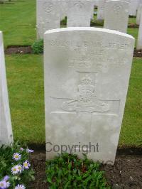 Etaples Military Cemetery - Gale, Windsor