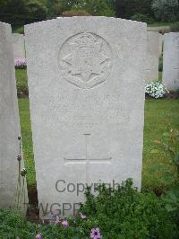 Etaples Military Cemetery - Game, Ambrose Edward