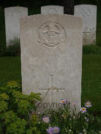 Etaples Military Cemetery - Gardiner, T