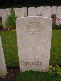 Etaples Military Cemetery - Garnham, E J