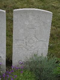 Etaples Military Cemetery - Gash, Thomas