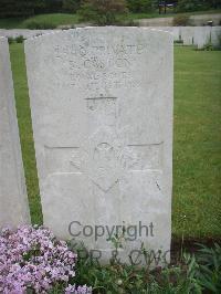 Etaples Military Cemetery - Gaston, S