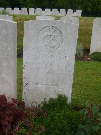 Etaples Military Cemetery - Gates, A J