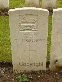 Etaples Military Cemetery - Gee, J W