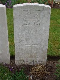 Etaples Military Cemetery - Geeves, G