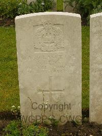 Etaples Military Cemetery - Gent, Norman