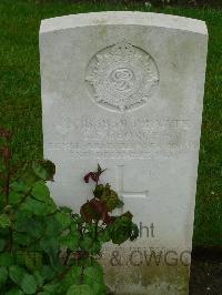 Etaples Military Cemetery - George, Gordon Stanley
