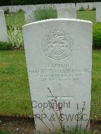 Etaples Military Cemetery - German, Ivon Hector