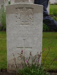 Etaples Military Cemetery - Gibson, J H