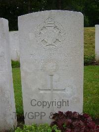 Etaples Military Cemetery - Gibson, Philip Hemsworth