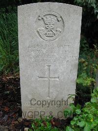 Etaples Military Cemetery - Gilbert, Herbert William
