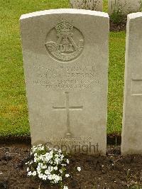 Etaples Military Cemetery - Gilbertson, George Thomas