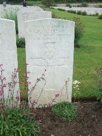 Etaples Military Cemetery - Gilbertson, R B