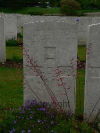 Etaples Military Cemetery - Giles, Charles