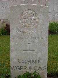 Etaples Military Cemetery - Gill, Archie Henry