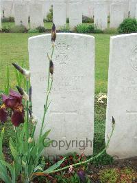 Etaples Military Cemetery - Gill, J