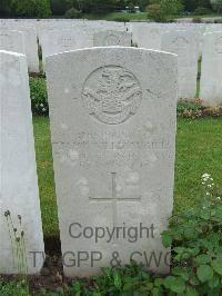 Etaples Military Cemetery - Gill, John William