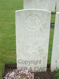 Etaples Military Cemetery - Gillett, A J