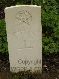 Etaples Military Cemetery - Gillies, Charles Percivale