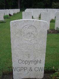 Etaples Military Cemetery - Gilliver, Herbert Harold