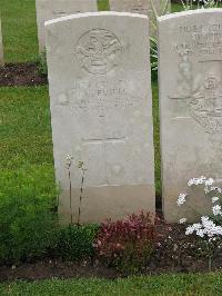 Etaples Military Cemetery - Gledhill, Owen
