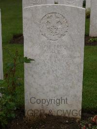Etaples Military Cemetery - Glen, James