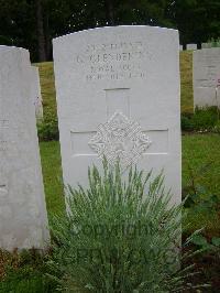 Etaples Military Cemetery - Glendening, G