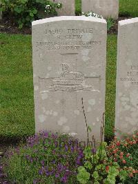 Etaples Military Cemetery - Glew, R
