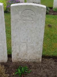 Etaples Military Cemetery - Glody, T