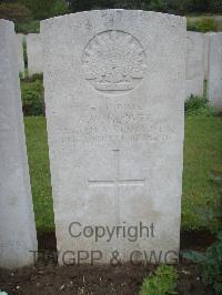 Etaples Military Cemetery - Glover, Adam Wallace