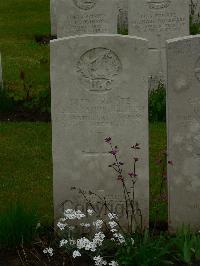 Etaples Military Cemetery - Gluning, Leslie Samuel