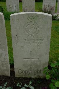 Etaples Military Cemetery - Godber, G W