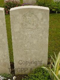 Etaples Military Cemetery - Golding, William