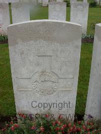 Etaples Military Cemetery - Gollan, Thomas