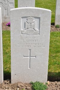 Etaples Military Cemetery - Gooch, Edward